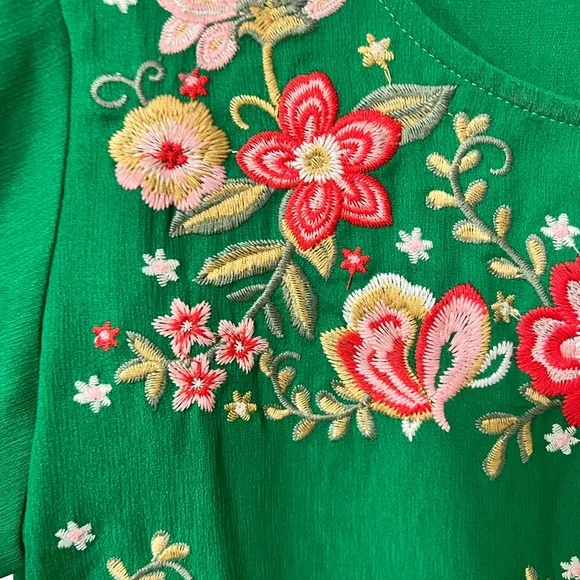 Savannah Green Floral Embroidered Top - Picture 4 of 4
